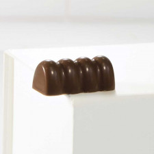 Stampo per cioccolato in policarbonato a forma di scatola con fiocco.