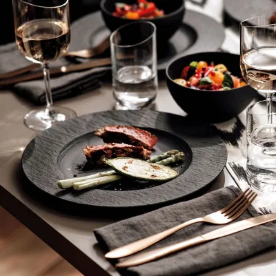 Piatto da portata Manufacture Rock 27 cm, nero di Villeroy & Boch