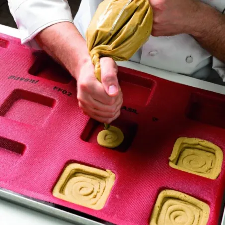 Perforated silicone mat square 8.5 cm for tarts, pastry baskets and other sweet or savory pastries of your choice