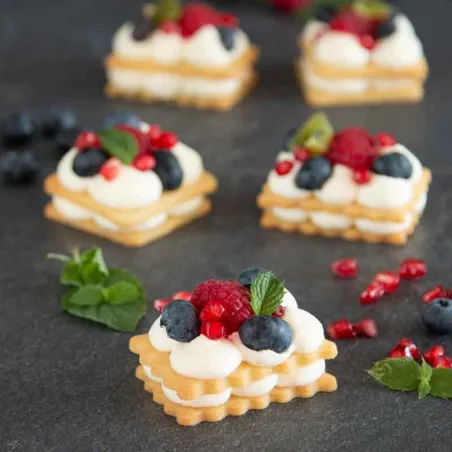 Cake filling neutral for delicious desserts