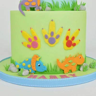 Dinosaur cutter set for cakes and cupcakes