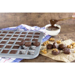 Brownie confection nonstick baking dish