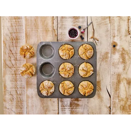 Bread roll baking tray for crispy small bread rolls