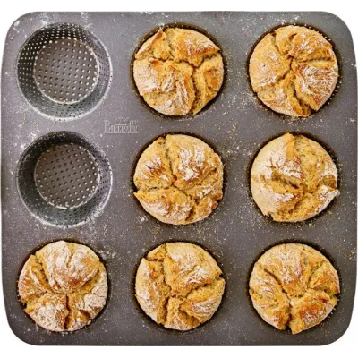 Bread roll baking tray for crispy small bread rolls