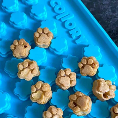Backmatte für mini Hundeleckerlis Pfoten