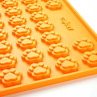 Baking mat for medium dog treats Paws
