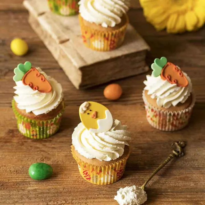 Sugar decoration chicks and carrots
