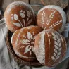 Twig flour stencil for an outstanding motif on your breads