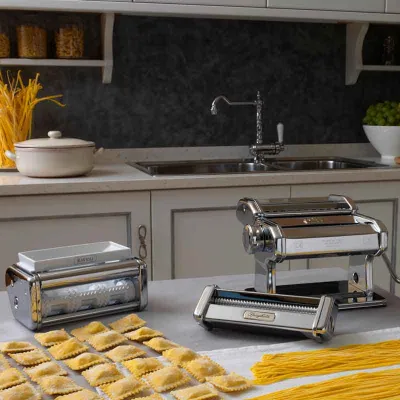 Macchina per la pasta Atlas 150 con accessori per deliziose paste