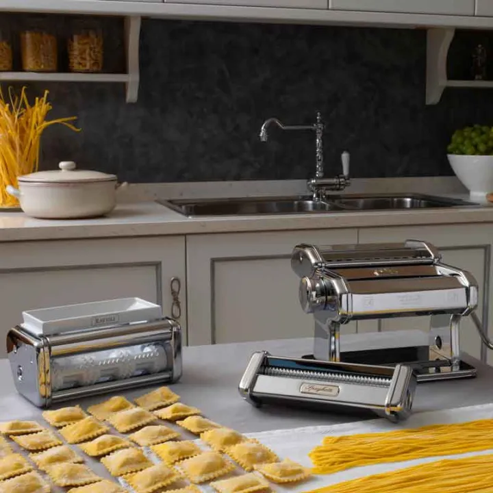 Macchina per la pasta Atlas 150 con accessori per deliziose paste