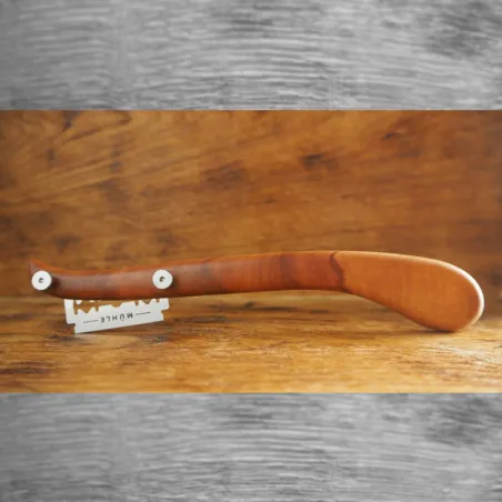 Apple baker's knife for perfectly sliced bread