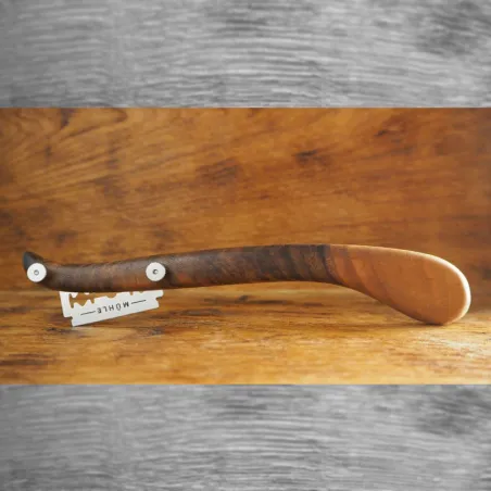 Walnut baker's knife for perfectly sliced bread