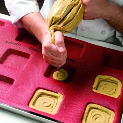 Perforated silicone mat square 6.5 cm for tarts, pastry baskets and other sweet or savory pastries of your choice