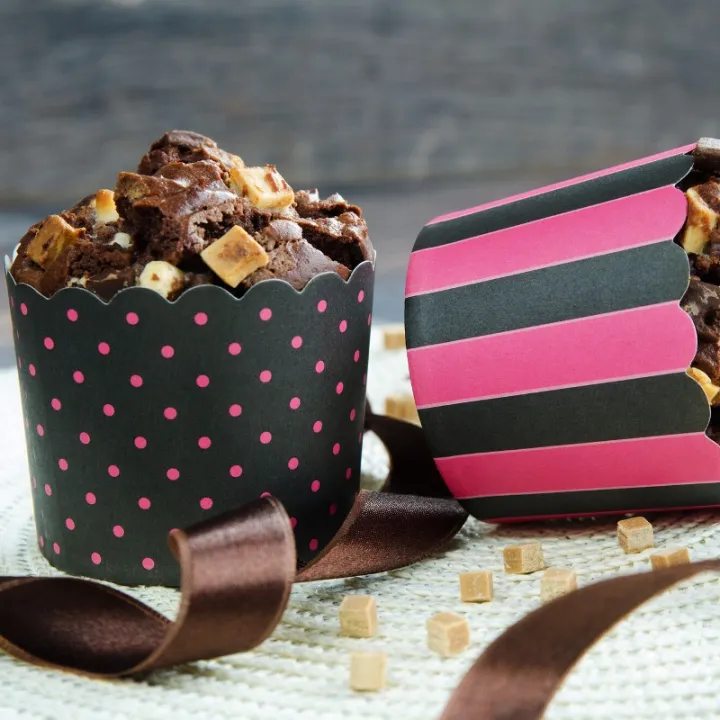 Cupcake Molds Black & Pink, 12 pieces