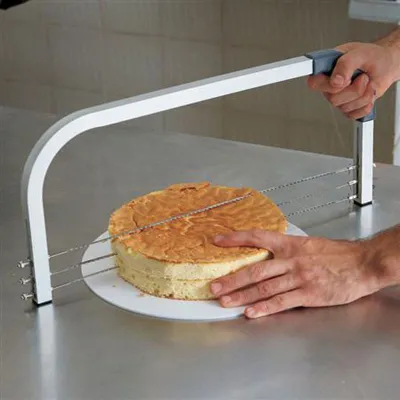 Sega professionale per torte per basi perfette