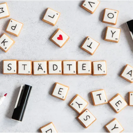 Black food pen for labeling cakes and cupcakes