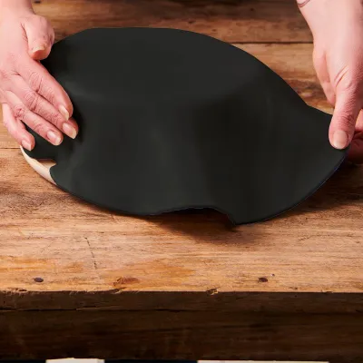 Couverture de fondant roulé noir