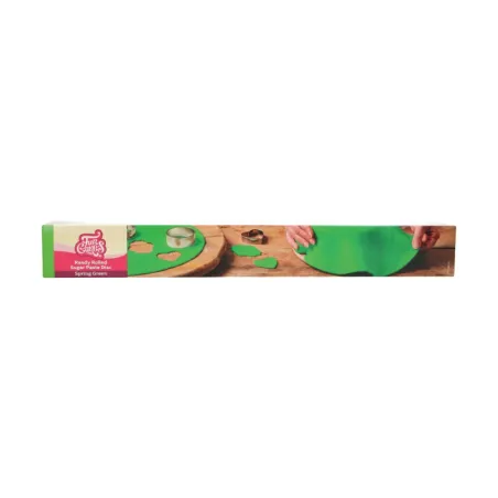 Roll fondant blanket green
