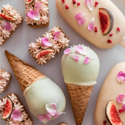 Gefriergetrocknete Rosenblütenblätter