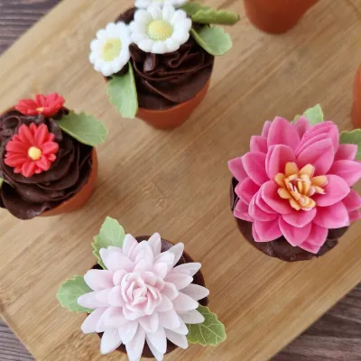 Decorazioni di zucchero fiori rossi e foglie verdi, 12 pezzi