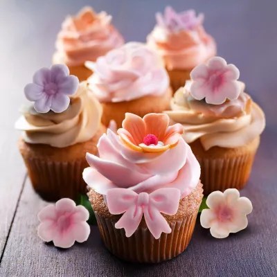 Décor en sucre rose ruban & fleurs, 10 pièces