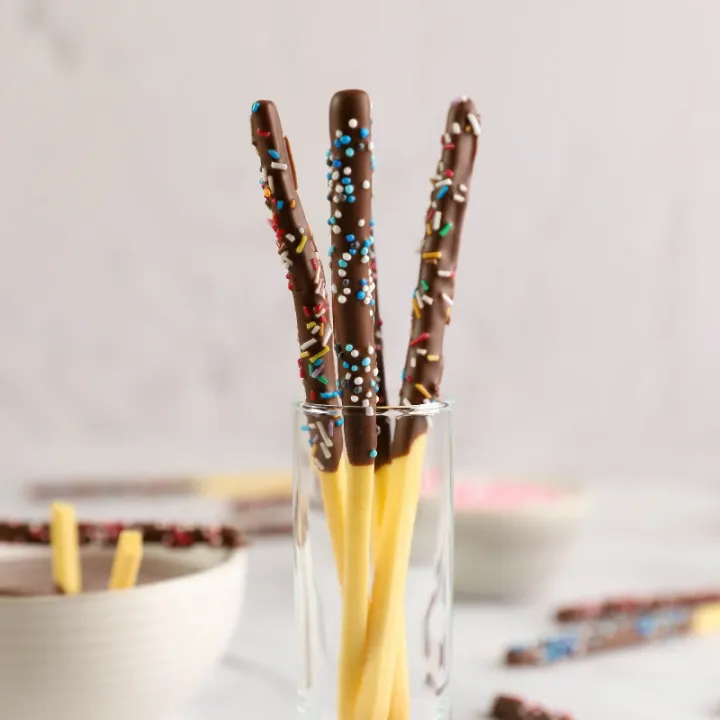 FunCakes Zuckerstreusel – Bunte Streusel für einen lebendigen Look