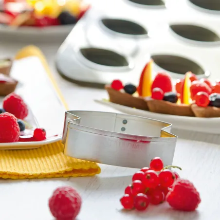 Ships nonstick baking dish