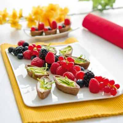 Ships nonstick baking dish