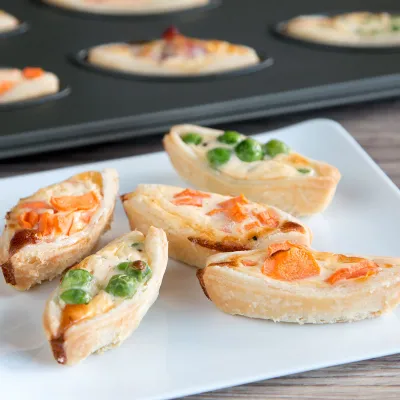 Ships nonstick baking dish