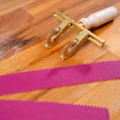 Pasta double pasta wheel serrated edge, adjustable