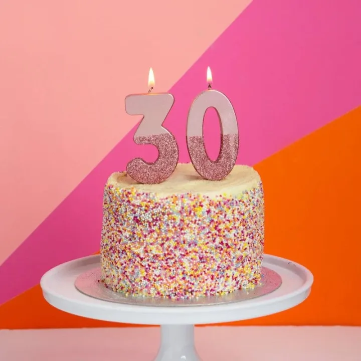 Candela numero 3 con oro rosa e glitter rosa
