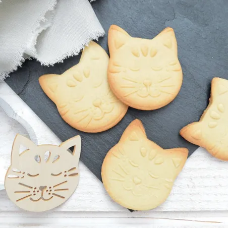 Cookie cutter cat head with wooden embosser