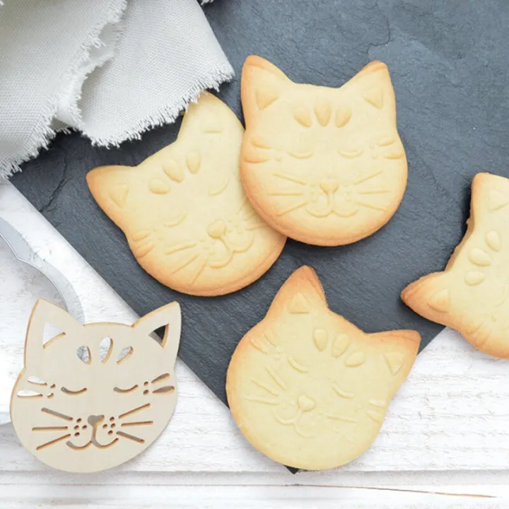 Cookie cutter cat head with wooden embosser