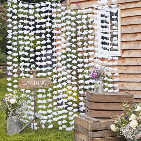 Curtain with white flowers