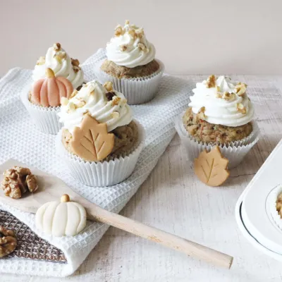 Decorazione autunnale in marzapane – zucche e foglie per torte