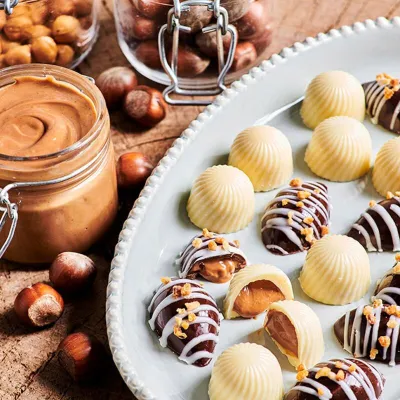 FunCakes Hazelnut filling – creamy praline mass for cakes