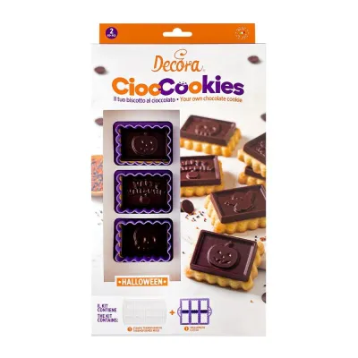 Butterkeks und Ausstecher und Schokoladenform Halloween