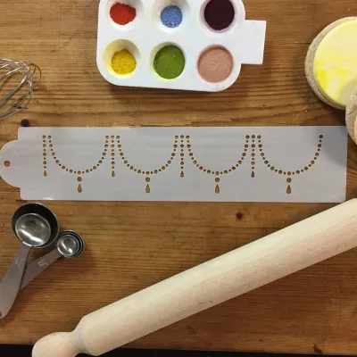 Stencil per catene di perline per eleganti bordi di torte