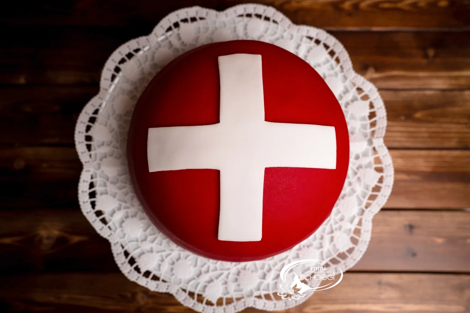 1.-August-Torte – die Schweizer Kreuz-Torte Drucken