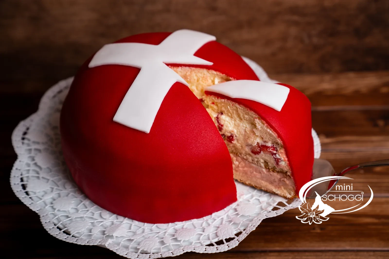 1.-August-Torte – die Schweizer Kreuz-Torte Drucken