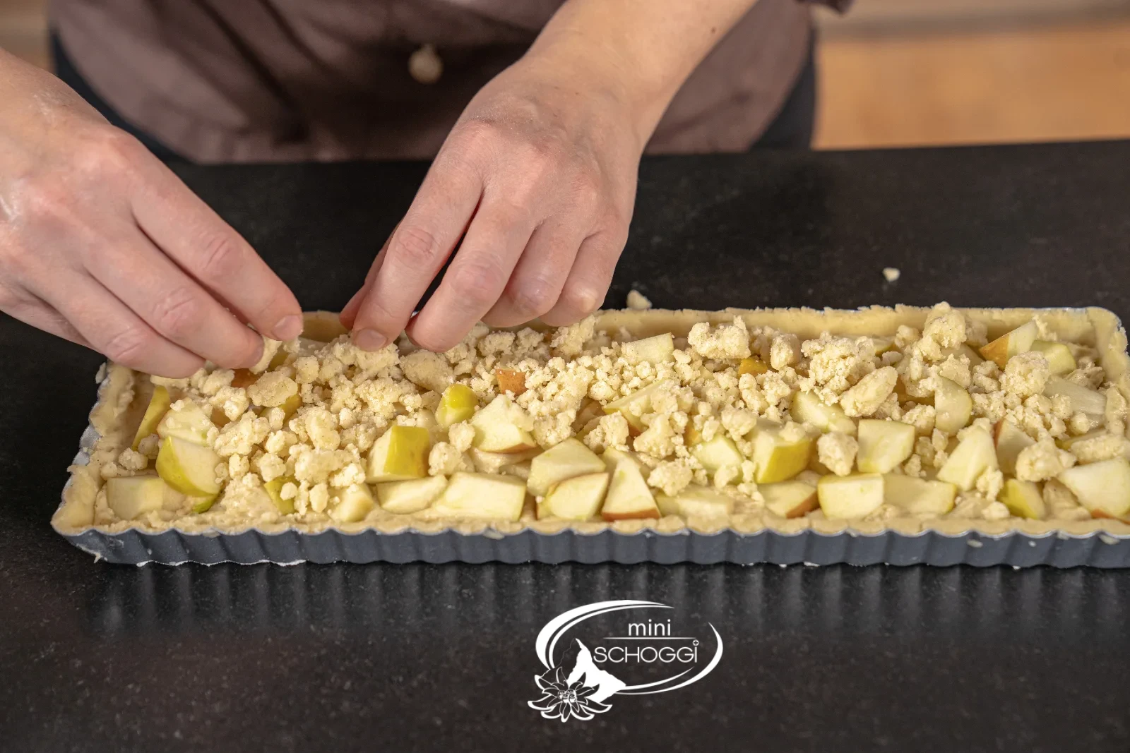 Le codette raffreddate vengono sparse sulla crostata