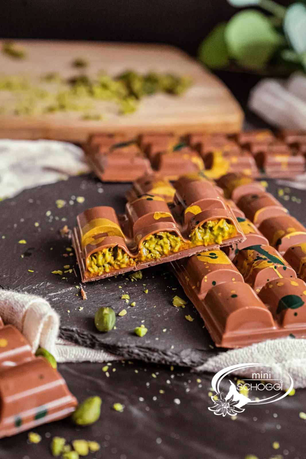 Tablette de chocolat Dubai avec des éclaboussures vert-doré