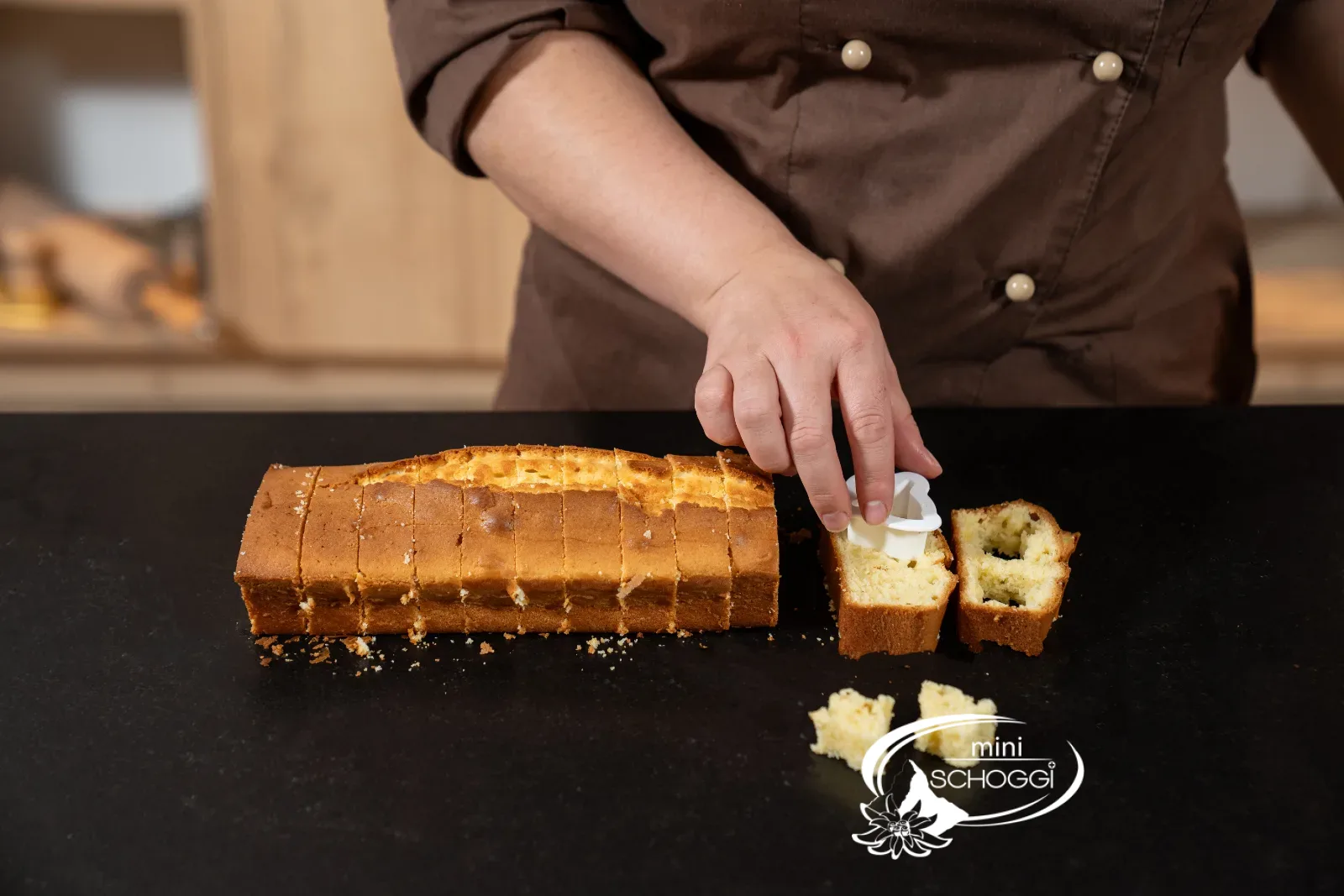 Gespenst aus dem weissen Kuchen ausstechen