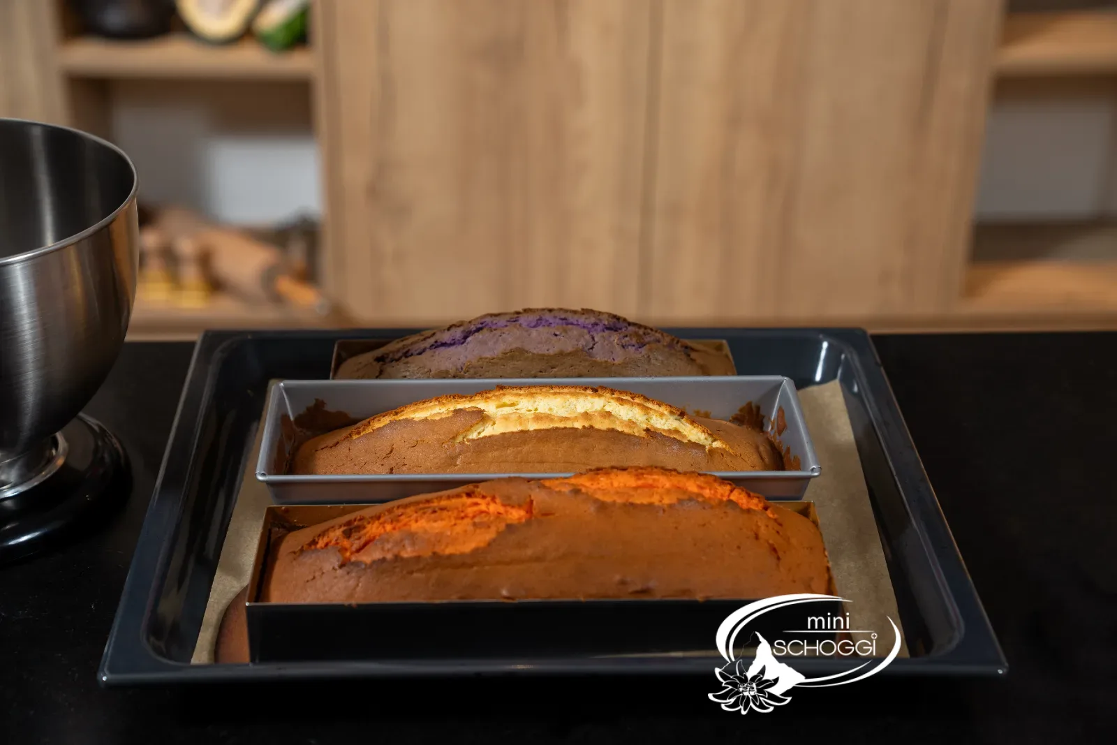 Ausgekühlte bunte Kuchen