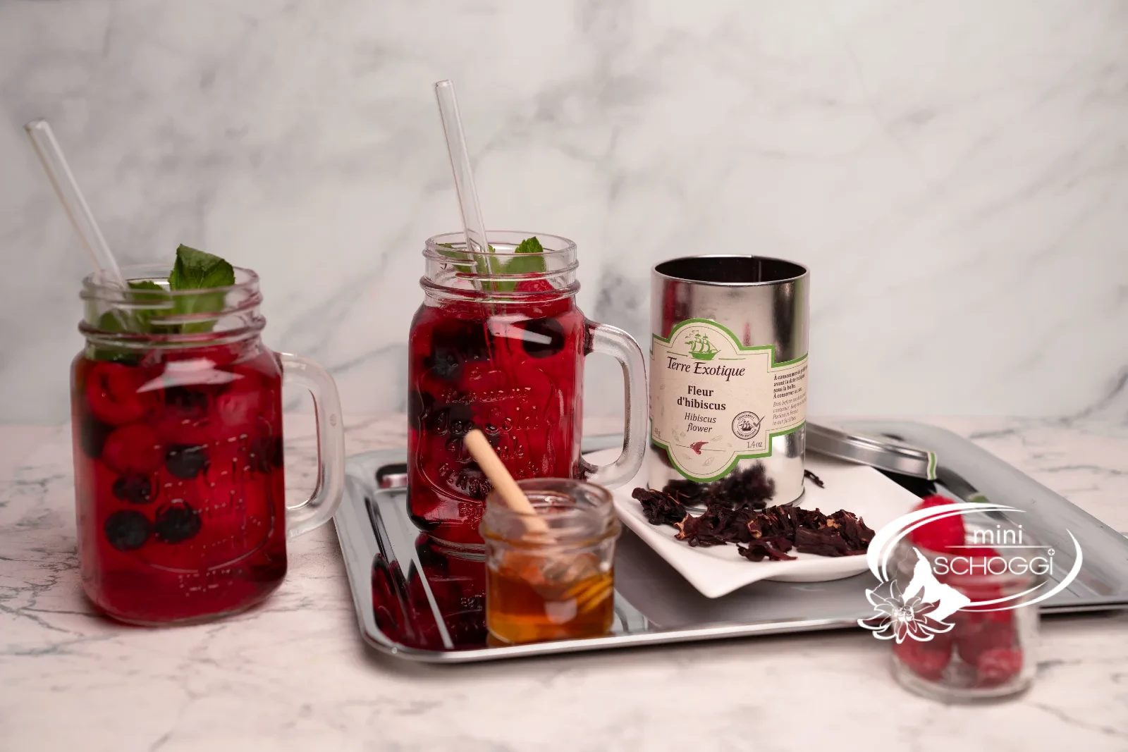 Refreshing hibiscus iced tea with berries