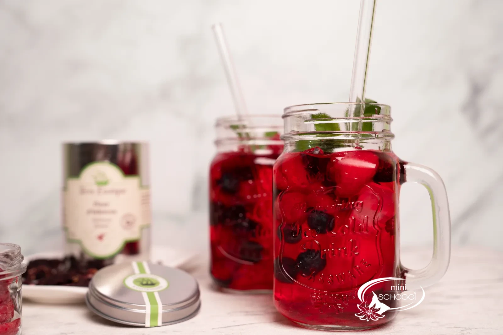 Refreshing hibiscus iced tea with berries