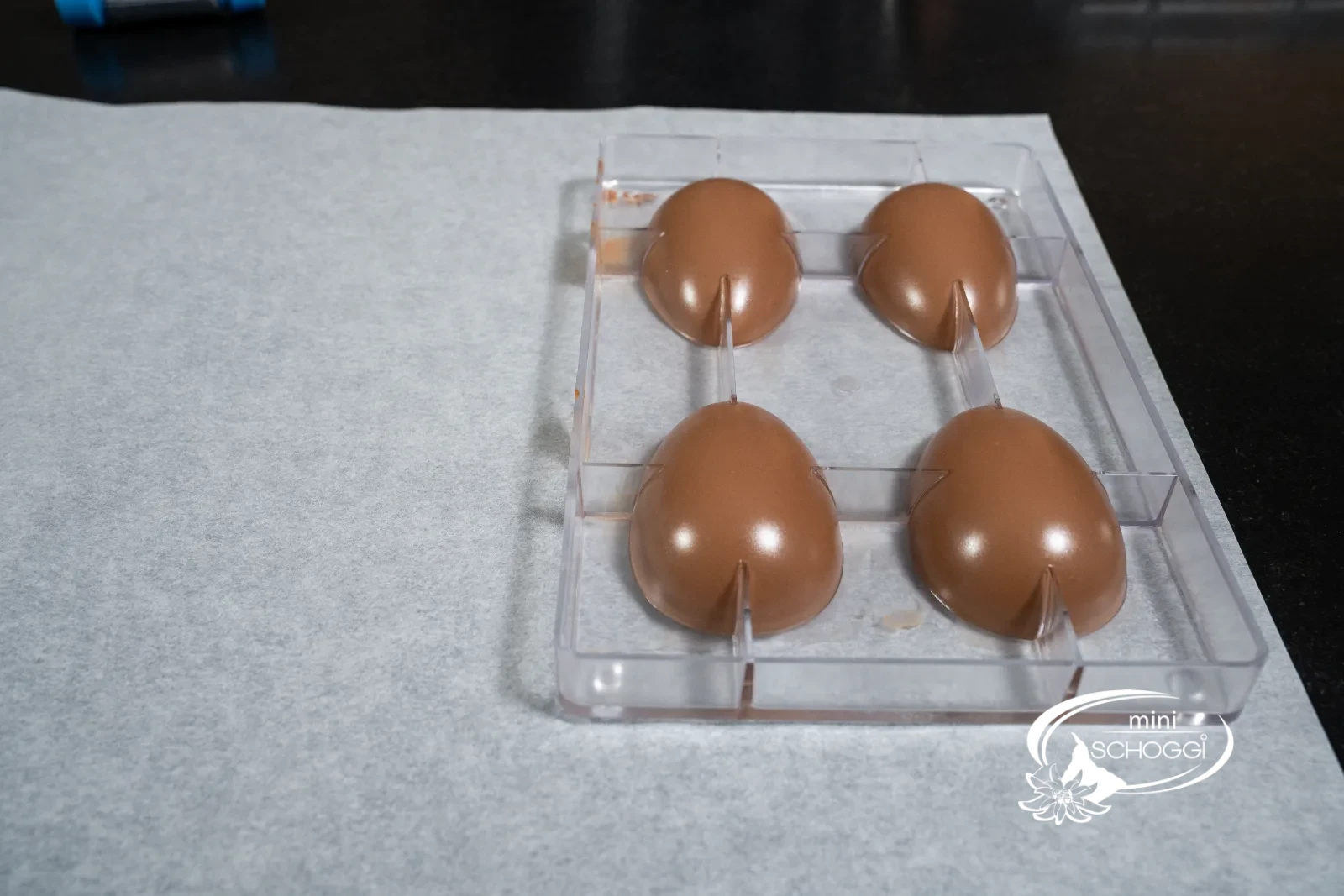 Surprise eggs – Let it rest upside down — the edge trick.