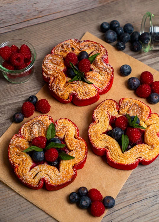 Two-tone croissant flower