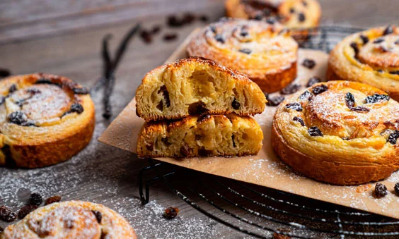 Raisin buns