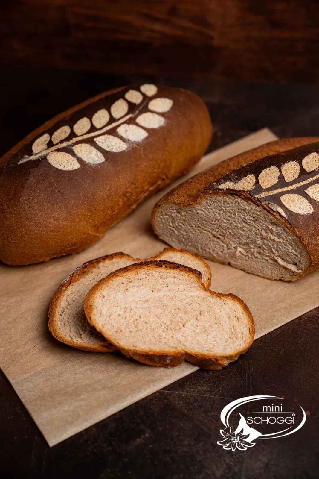 Angeschnittenes Landbrot mit saftiger Krume